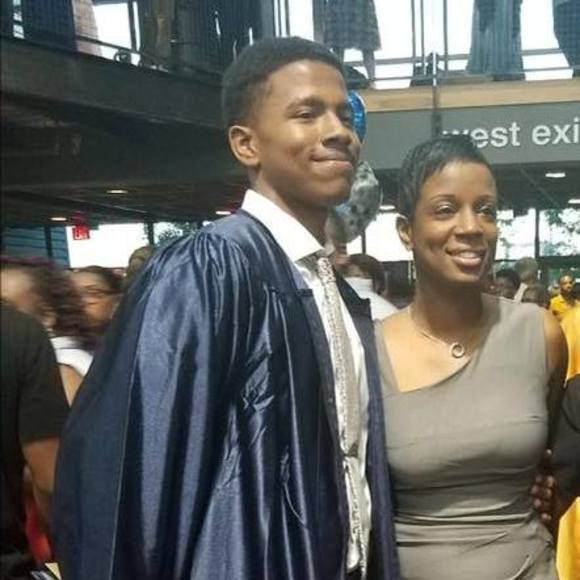 Meet your Posher, April - Picture 1 of 1